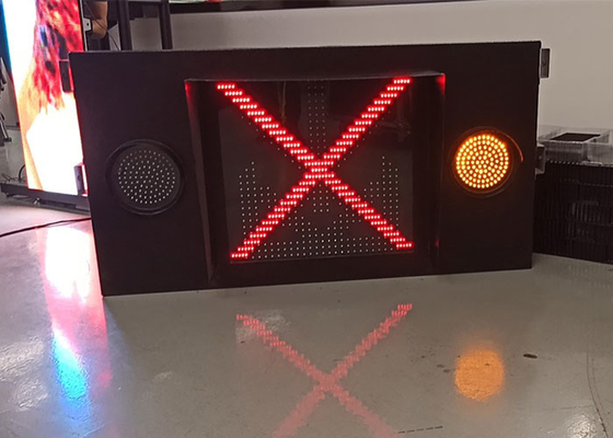 Luz do costume acima do triângulo conduzido P12mm dos sinais dos vMS em volta da forma quadrada