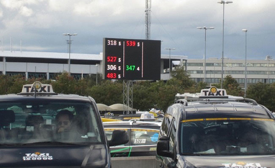 Parque de estacionamento de 12400 lêndeas que conta a orientação da tela de exposição dos sistemas diodo emissor de luz