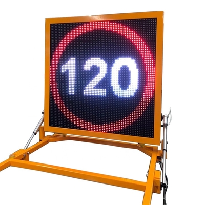 O reboque móvel do caminhão dos sinais de aviso do tráfego EN12966 montou a tela do diodo emissor de luz