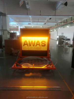 Quadro de avisos móvel da exposição de diodo emissor de luz do reboque de IP56 P10 para a segurança rodoviária do tráfego