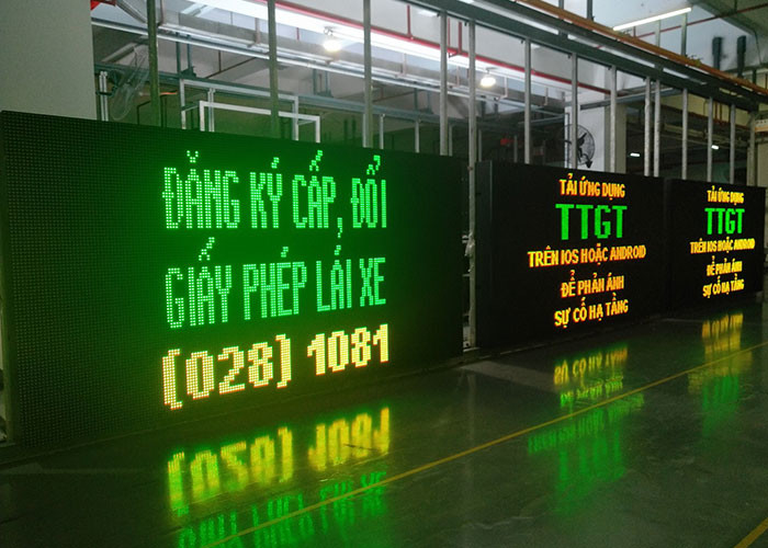 O diodo emissor de luz VMS da cor completa assina a exposição da orientação do tráfego do brilho alto
